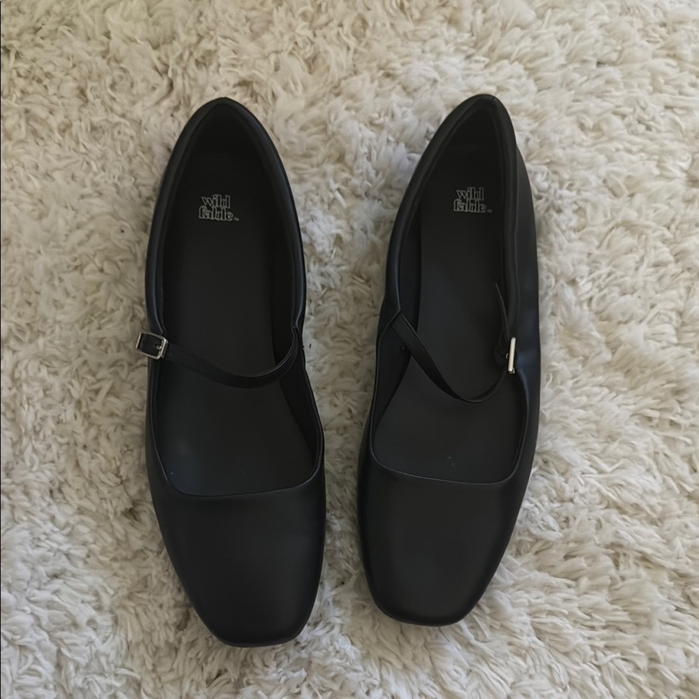Black Women's Square Toe Flat